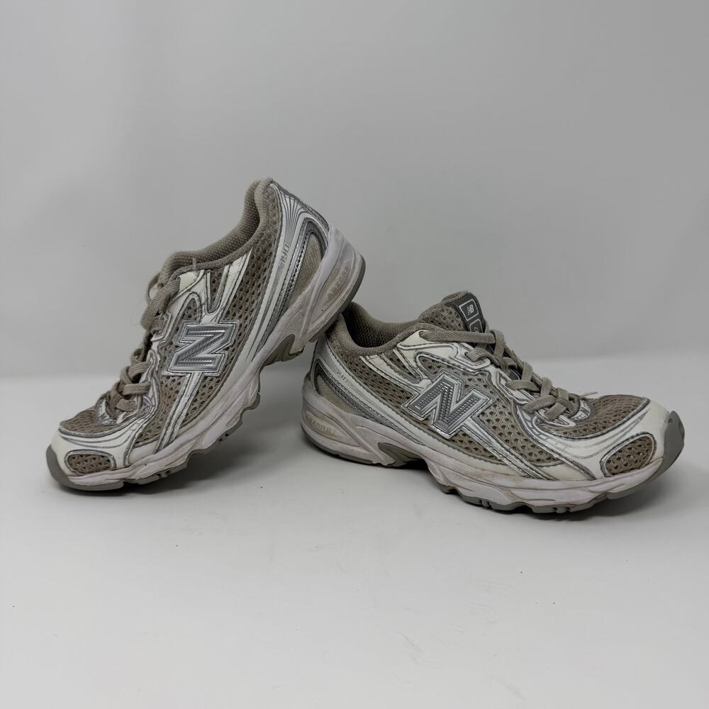 New Balance 2002R big kids 12 Sneakers